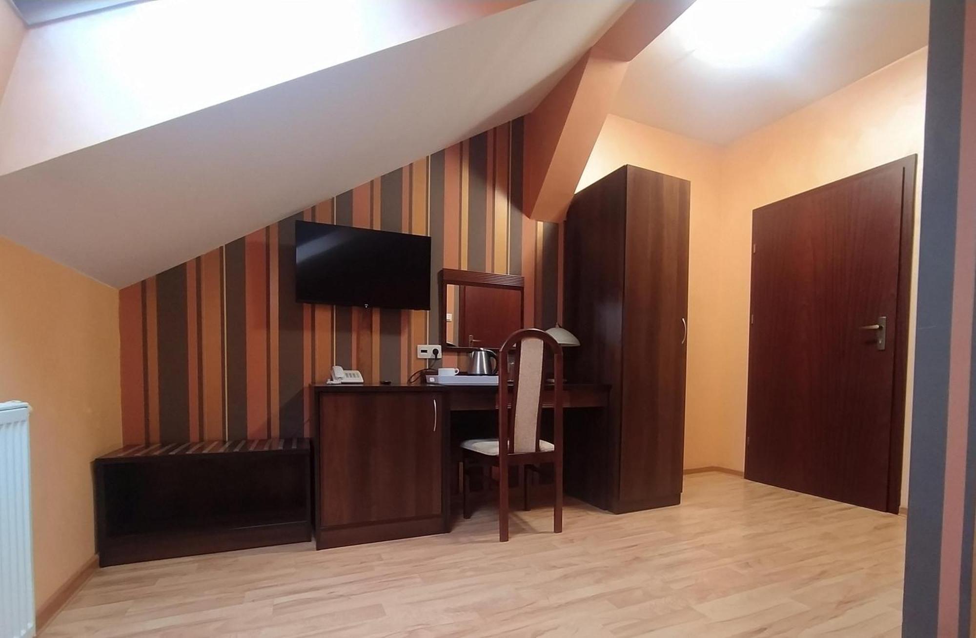 Restauracja Kargul Noclegi Ленчица Экстерьер фото